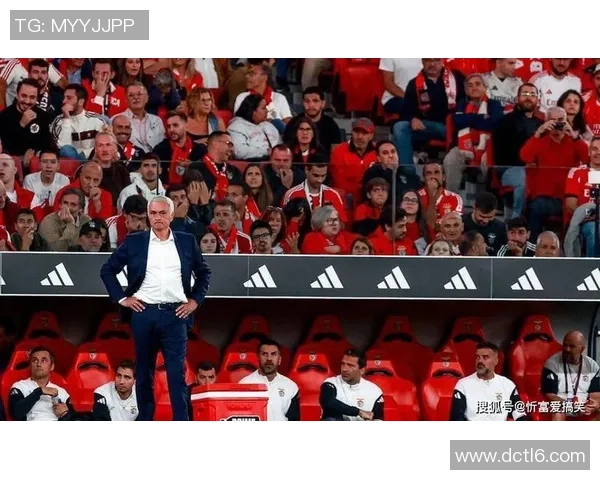 英超激战AC米兰大胜本菲卡乌龙球引发争议判罚全场沸腾