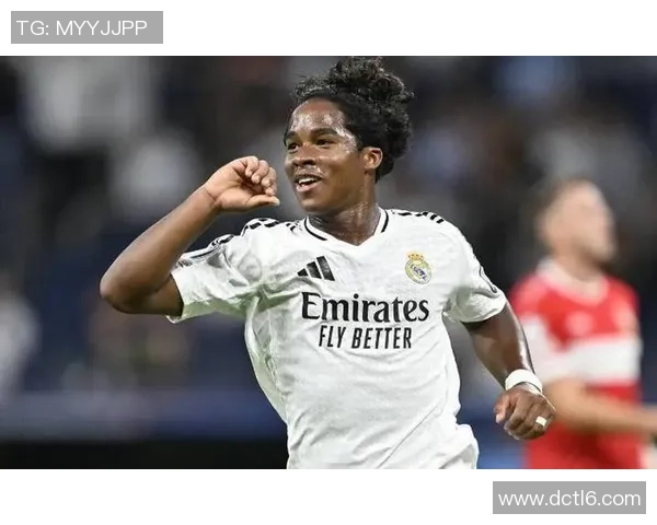 那不勒斯逆转里昂上演惊天大戏球员帽子戏法引爆全场激情